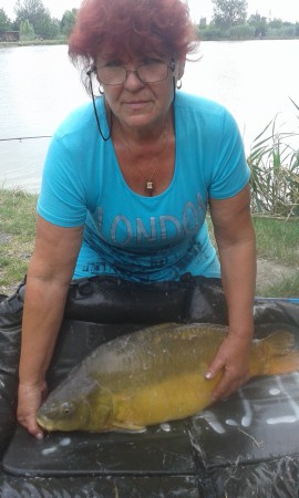 Évike szemüveg nélkül is nagy ez a hal